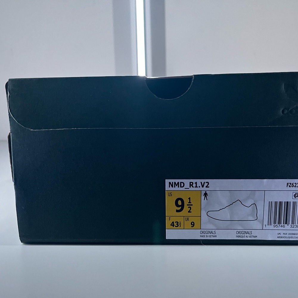 Yellow/Green adidas shoes men new worn once.